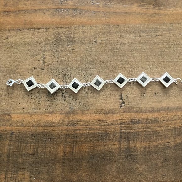 Teng Yue Vintage Black, Silver, and Gray Bracelet - Picture 5 of 6